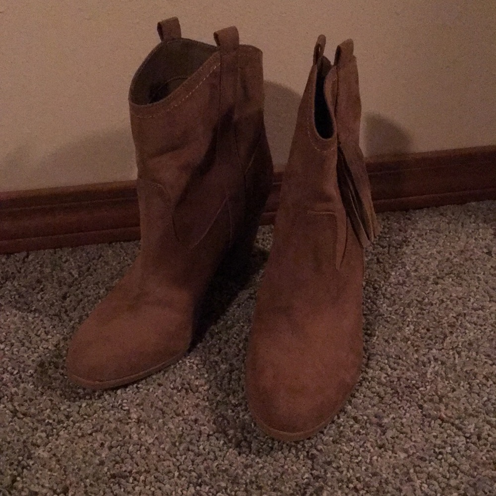 NWOT- Nine West Western Booties